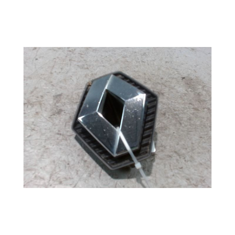 SIGLE CALANDRE RENAULT CLIO II PH.2 01-06