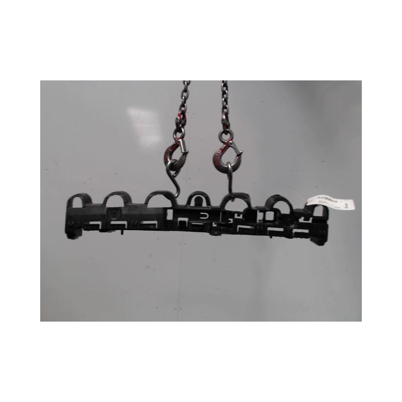 SUPPORT CENTRAL PARE-CHOC ARRIERE  RENAULT CLIO