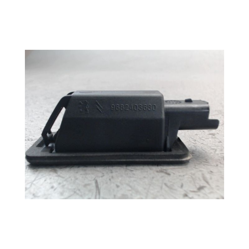 ECLAIREUR PLAQUE DE POLICE DROIT PEUGEOT 208