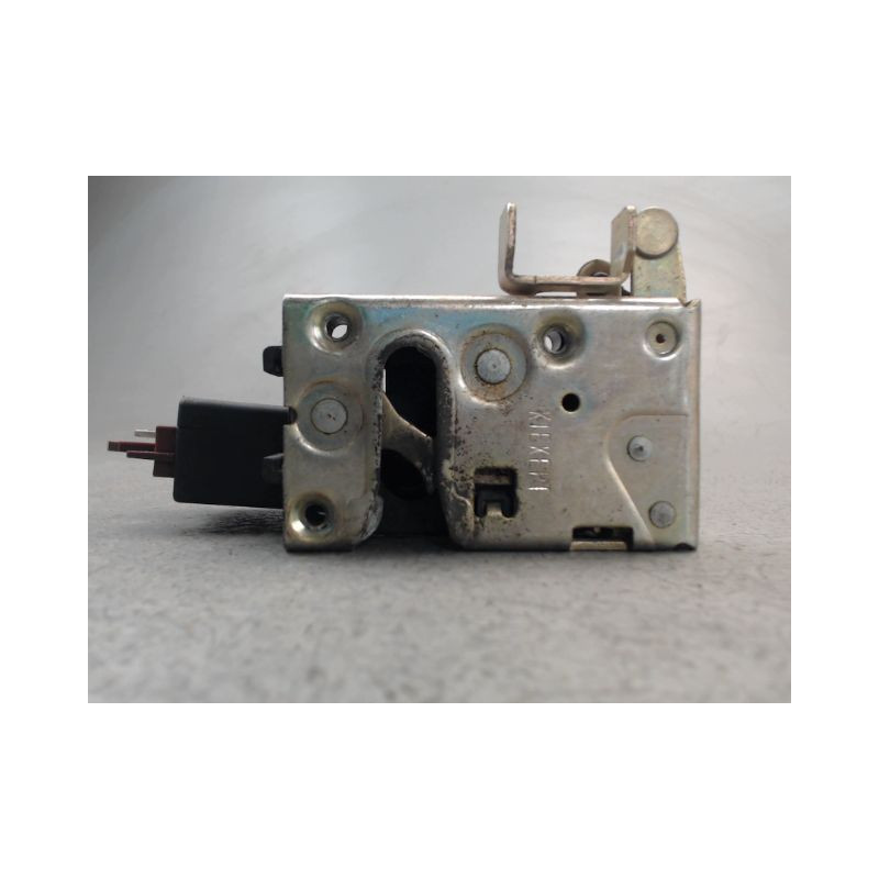 SYSTEME CONDAMNATION AVANT GAUCHE PEUGEOT 106