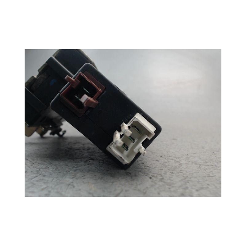 SYSTEME CONDAMNATION AVANT GAUCHE PEUGEOT 106