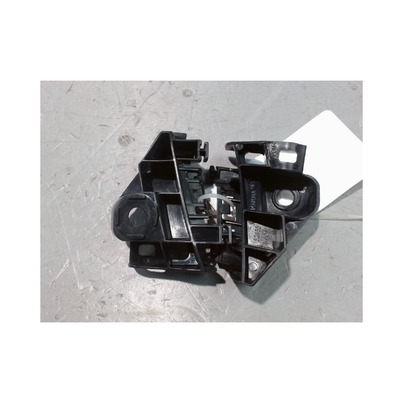 SUPPORT CENTRAL PARE-CHOC ARRIERE  TOYOTA YARIS 2005-
