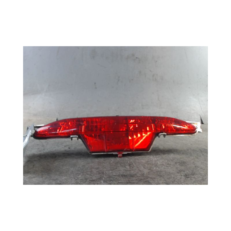FEU BROUILLARD CENTRAL ARRIERE PEUGEOT 208