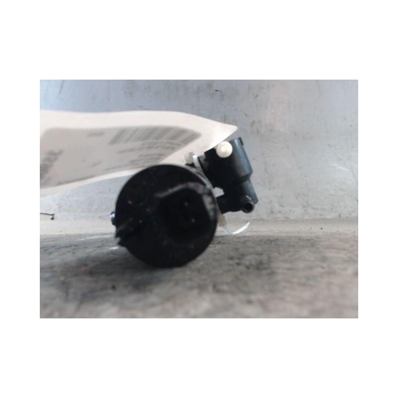 POMPE LAVE-GLACE AVANT FORD FIESTA 2010-