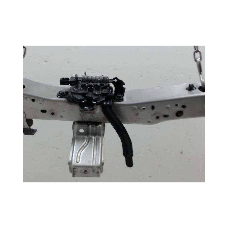 TRAVERSE SUPERIEURE ARMATURE AVANT TOYOTA VERSO 2010-