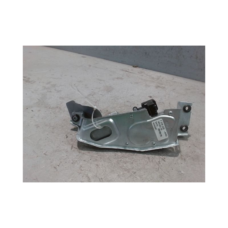 MOTEUR ESSUIE-GLACE ARRIERE B.M.W. SERIE 1