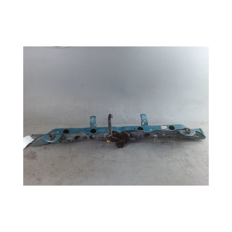 TRAVERSE INFERIEURE ARMATURE AVANT TOYOTA YARIS