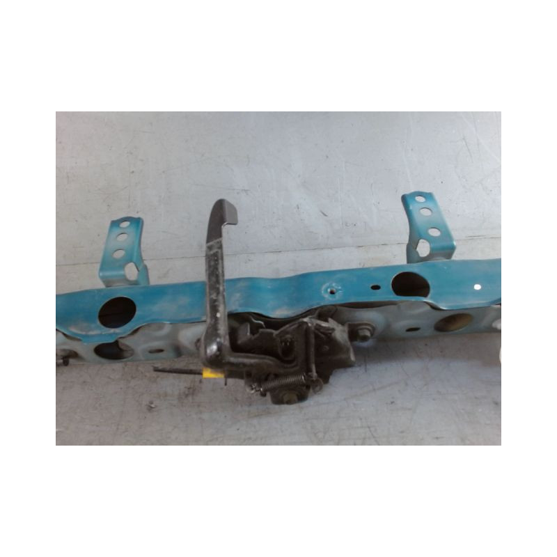 TRAVERSE INFERIEURE ARMATURE AVANT TOYOTA YARIS