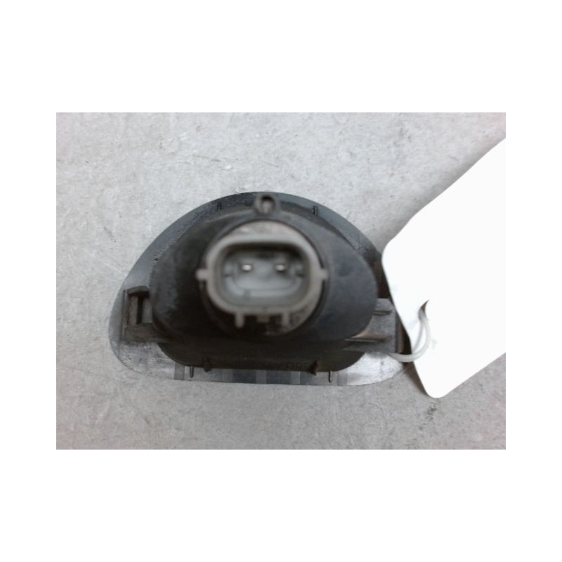 ECLAIREUR PLAQUE DE POLICE DROIT PEUGEOT 107 5P