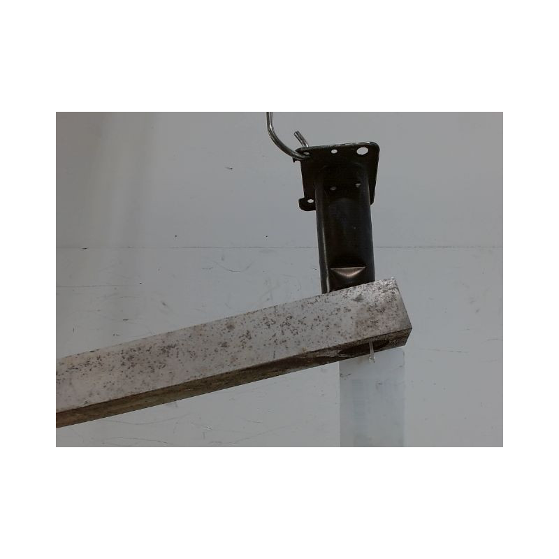 TRAVERSE INFERIEURE ARMATURE AVANT TOYOTA C-HR