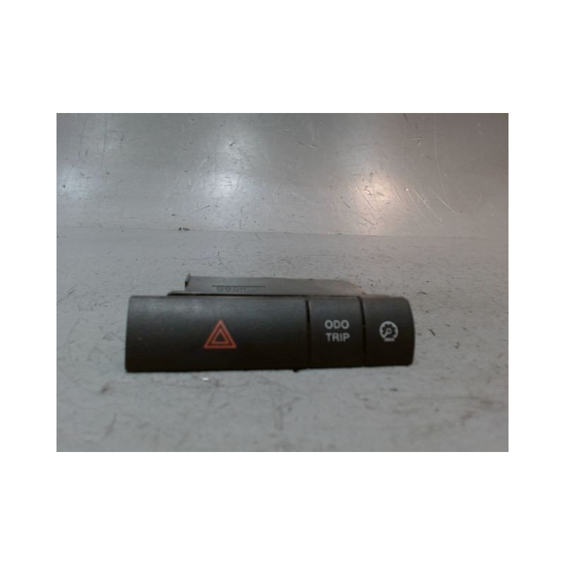 BOUTON DE WARNING TOYOTA PRIUS