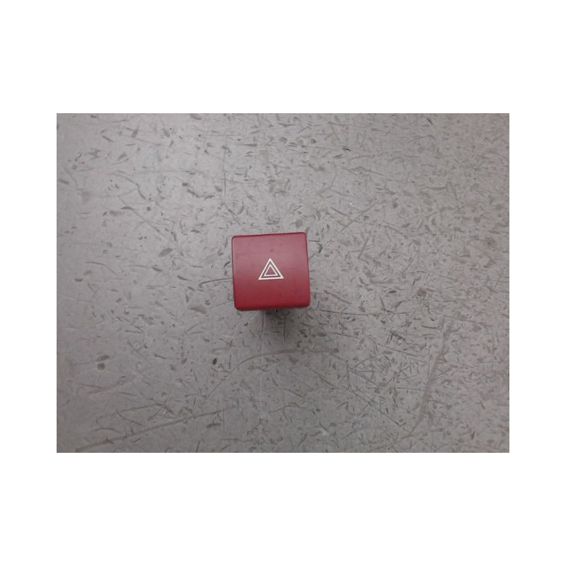 BOUTON DE WARNING CITROEN BERLINGO