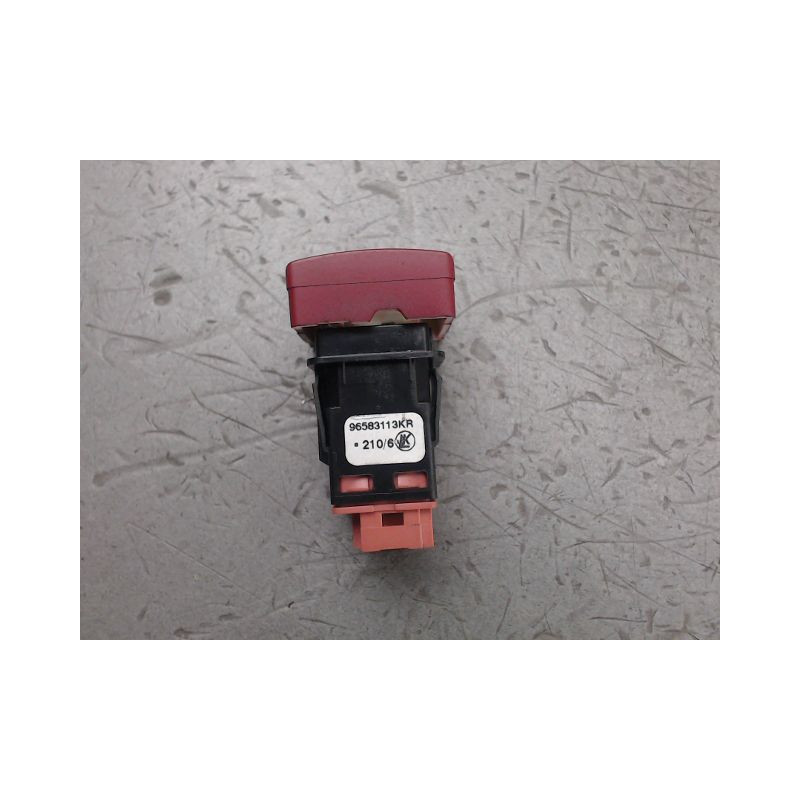 BOUTON DE WARNING CITROEN BERLINGO