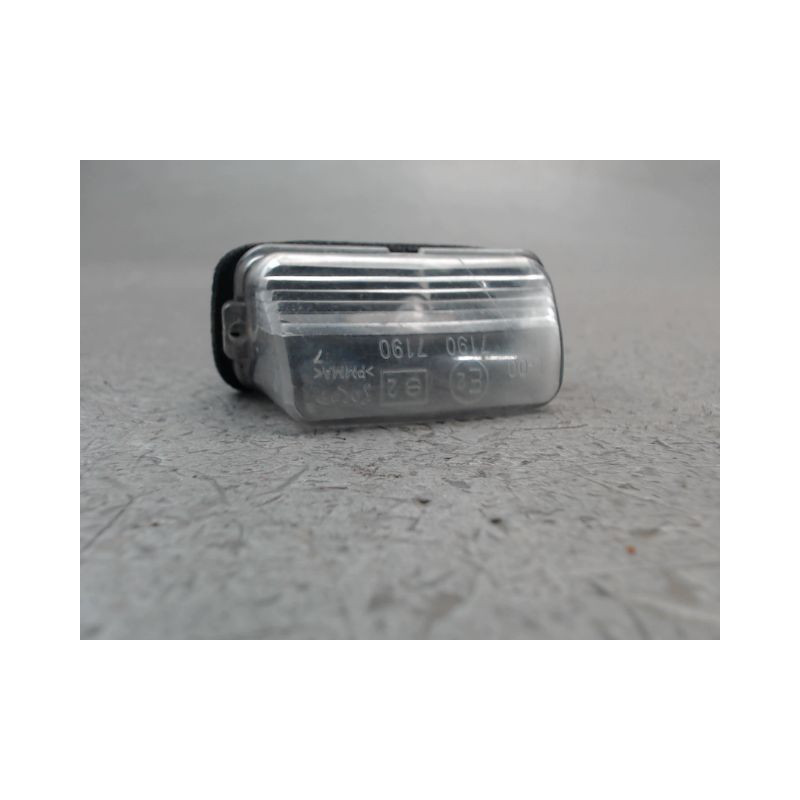 ECLAIREUR PLAQUE DE POLICE DROIT PEUGEOT 206