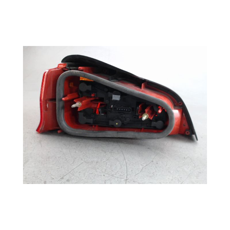 FEU ARRIERE DROIT PEUGEOT 106