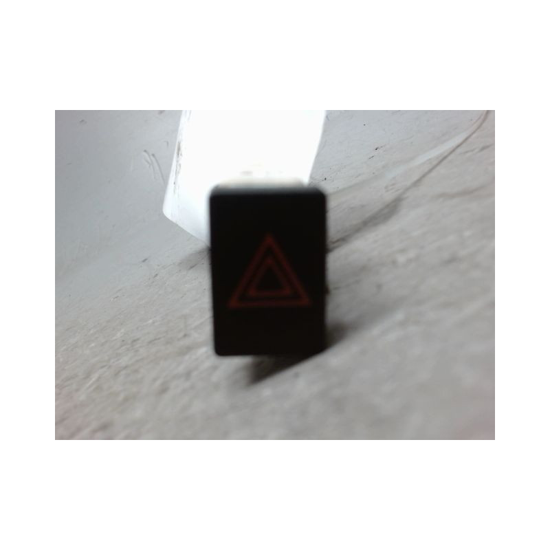 BOUTON DE WARNING NISSAN QASHQAI