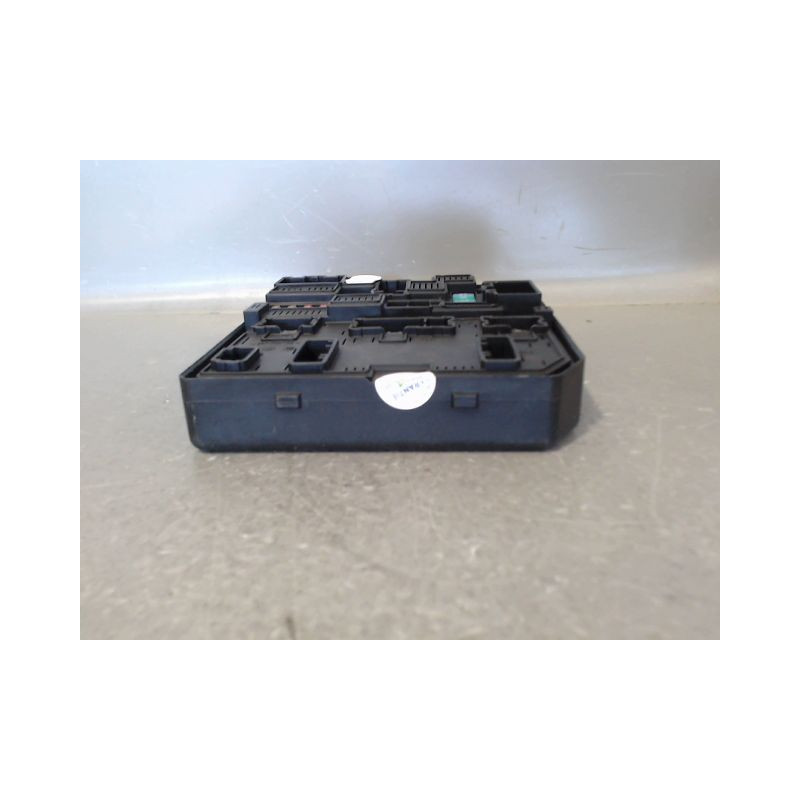 BOITE A FUSIBLES RENAULT MEGANE