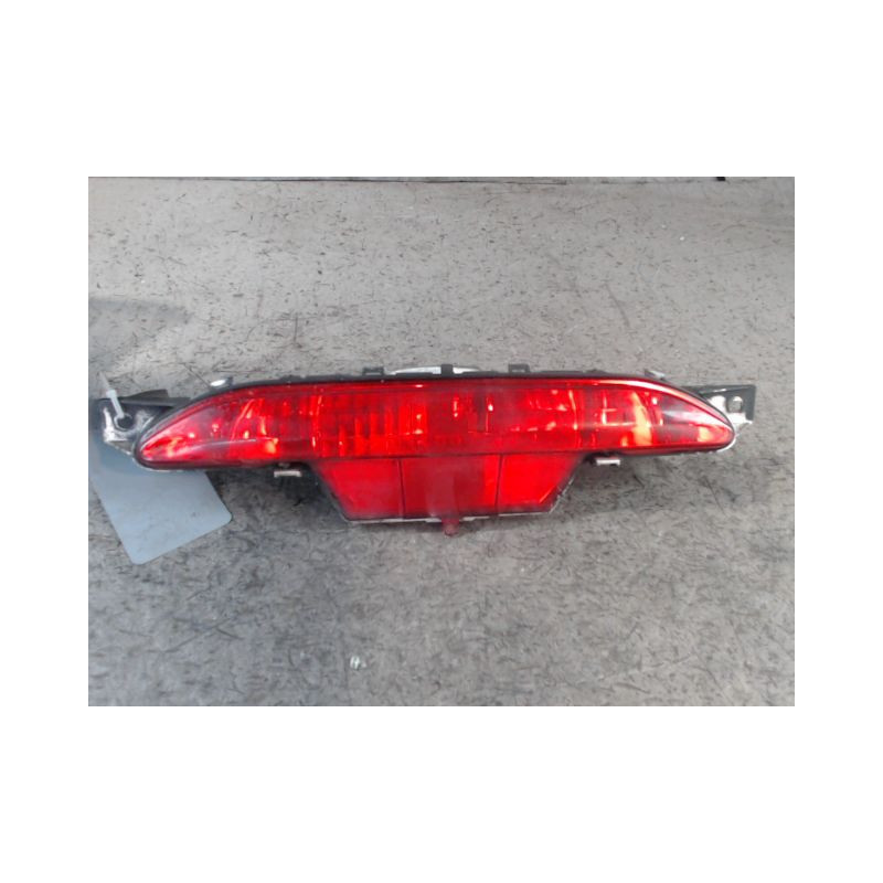 FEU BROUILLARD CENTRAL ARRIERE PEUGEOT 208