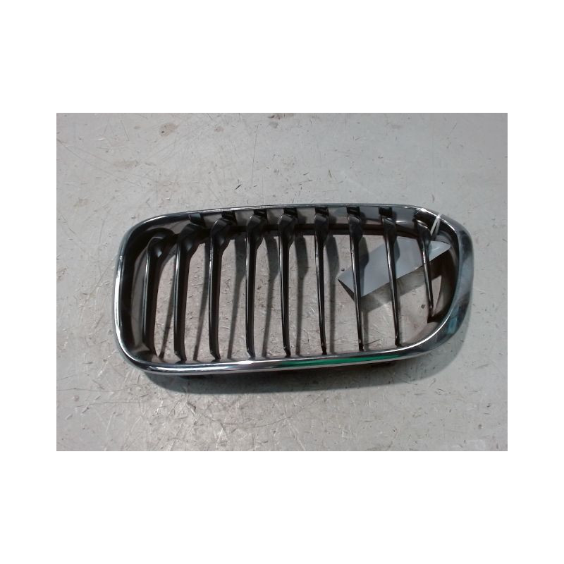 GRILLE CALANDRE GAUCHE B.M.W. SERIE 1