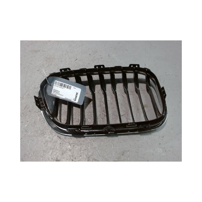 GRILLE CALANDRE GAUCHE B.M.W. SERIE 1