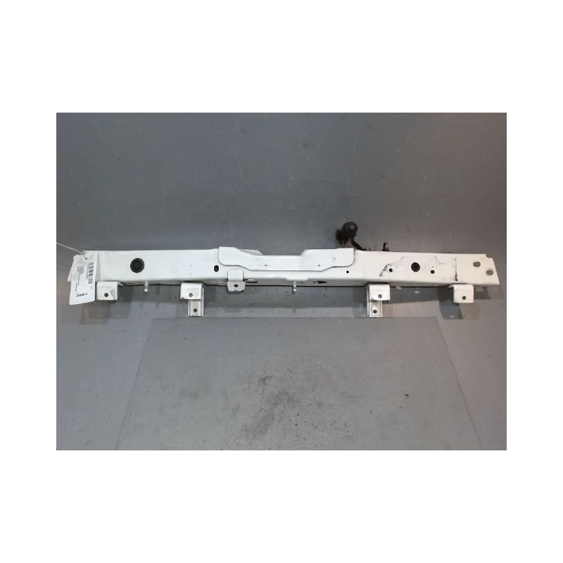 TRAVERSE SUPERIEURE ARMATURE AVANT NISSAN QASHQAI