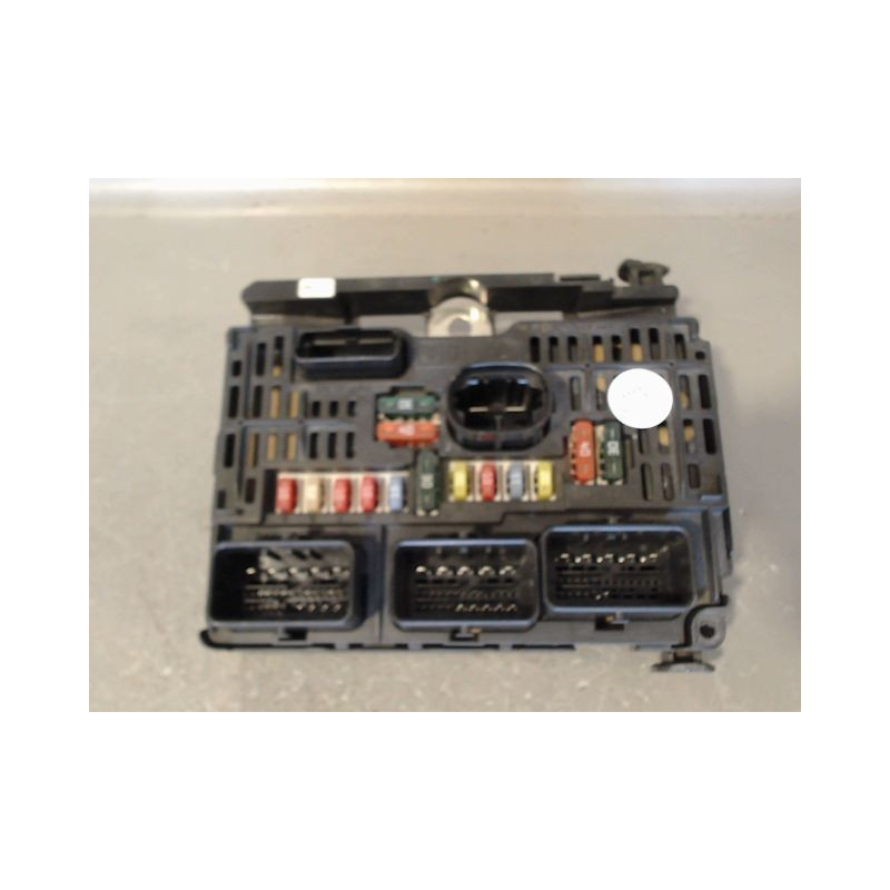 BOITE A FUSIBLES CITROEN C4