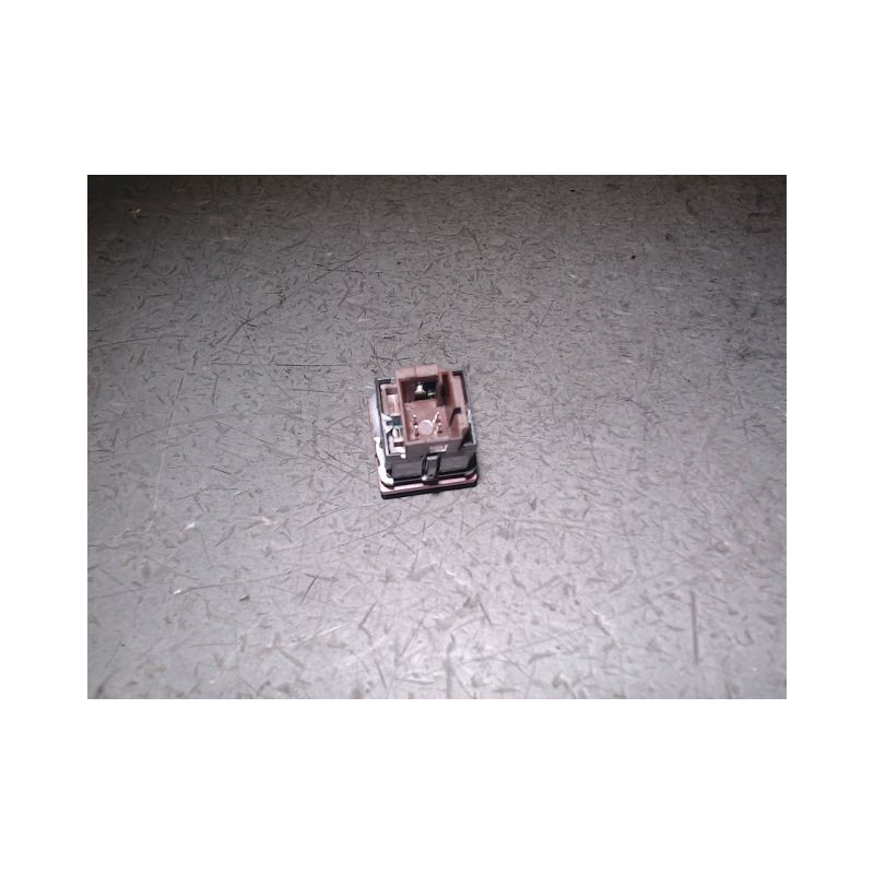 BOUTON DE WARNING PEUGEOT 207