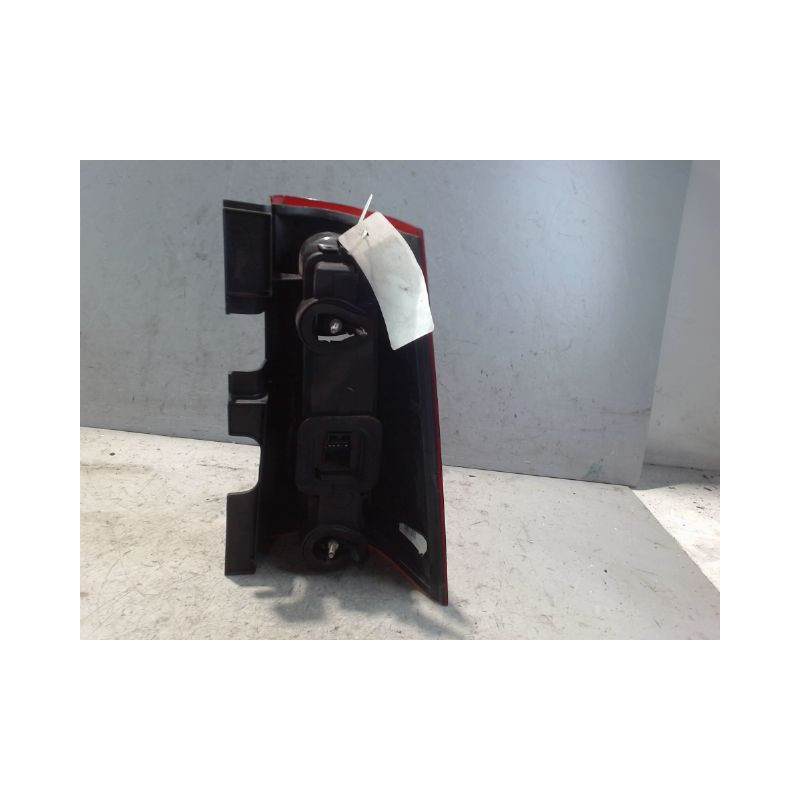 FEU ARRIERE GAUCHE  DACIA LOGAN 4 P 05-08