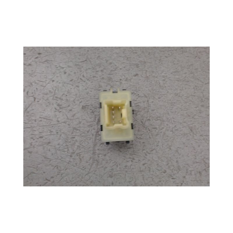 COMMANDE LEVE-GLACE PORTE AVG DACIA SANDERO