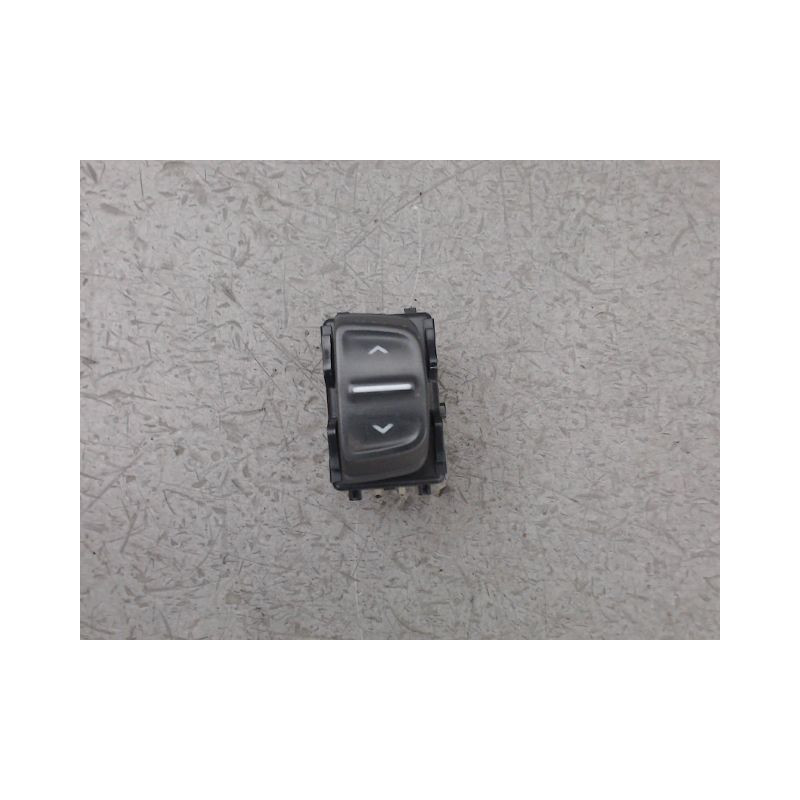 COMMANDE LEVE-GLACE PORTE AVD DACIA SANDERO