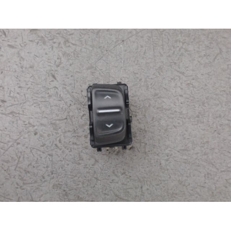 COMMANDE LEVE-GLACE PORTE AVD DACIA SANDERO