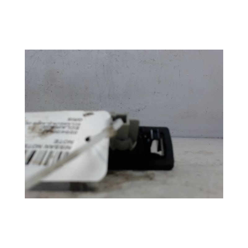 ECLAIREUR PLAQUE DE POLICE DROIT NISSAN NOTE