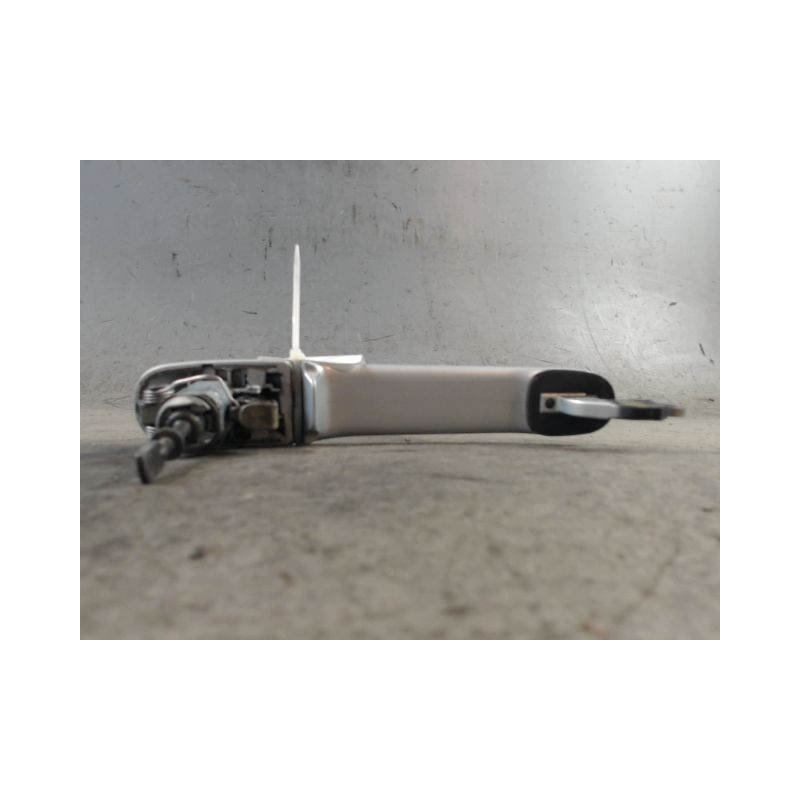 POIGNEE EXTERIEURE PORTE AVANT GAUCHE VOLKSWAGEN POLO 99-2001