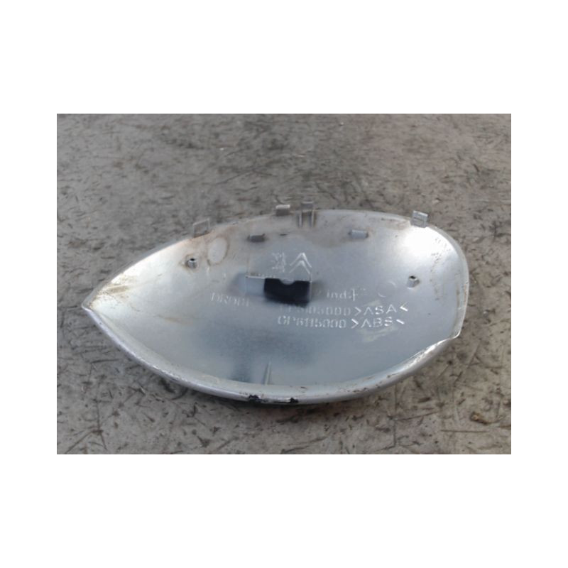 CARENAGE RETROVISEUR EXTERIEUR DROIT PEUGEOT 206 5P