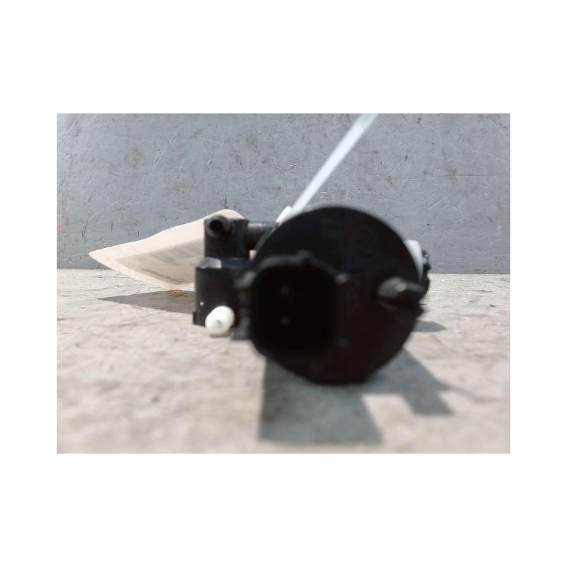 POMPE LAVE-GLACE AVANT FORD FIESTA 2010-