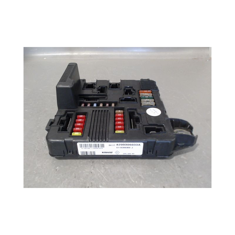 BOITE A FUSIBLES RENAULT MEGANE II PH1 C.C 03-05