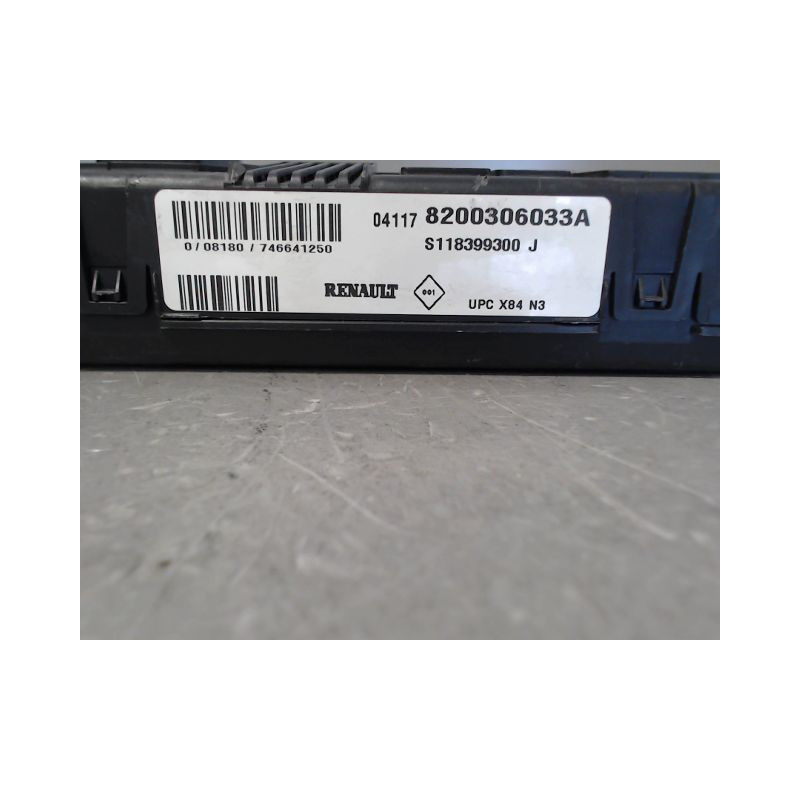 BOITE A FUSIBLES RENAULT MEGANE II PH1 C.C 03-05