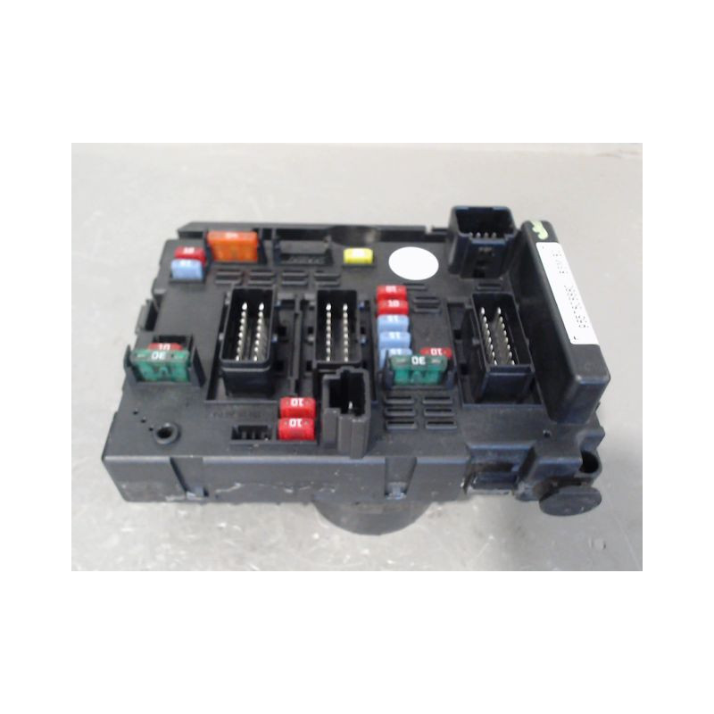 BOITE A FUSIBLES PEUGEOT 206 5P