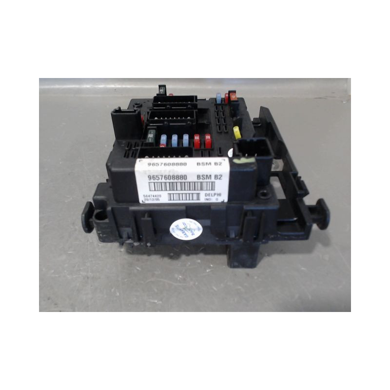 BOITE A FUSIBLES PEUGEOT 206 5P