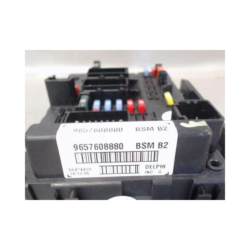BOITE A FUSIBLES PEUGEOT 206 5P