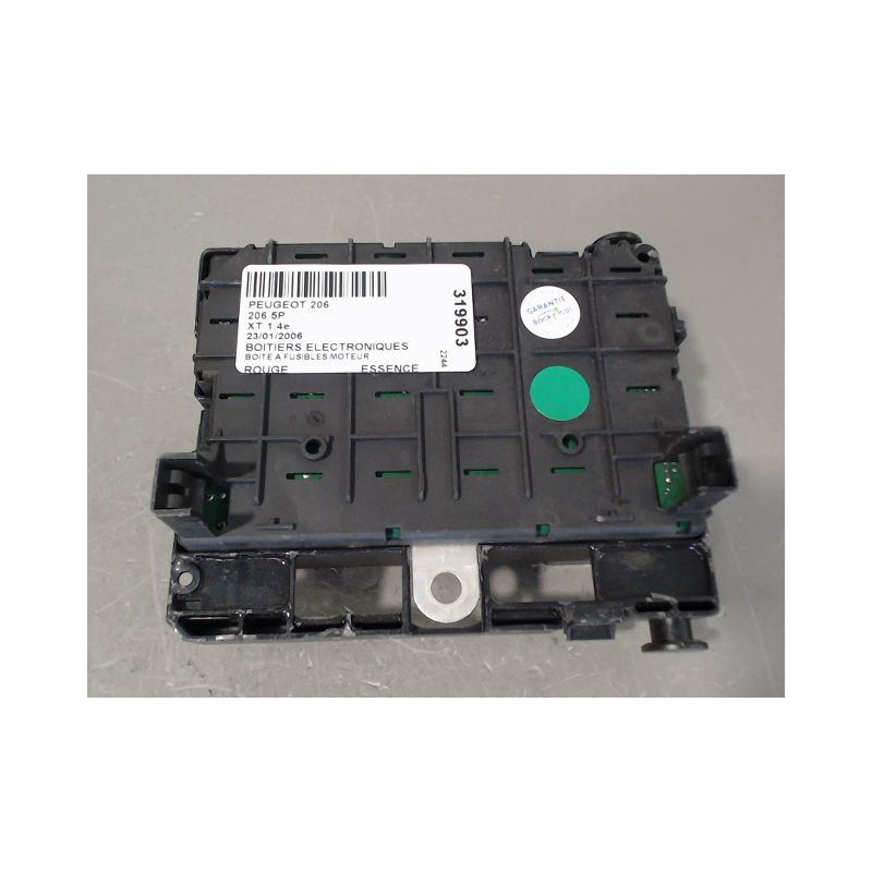 BOITE A FUSIBLES PEUGEOT 206 5P