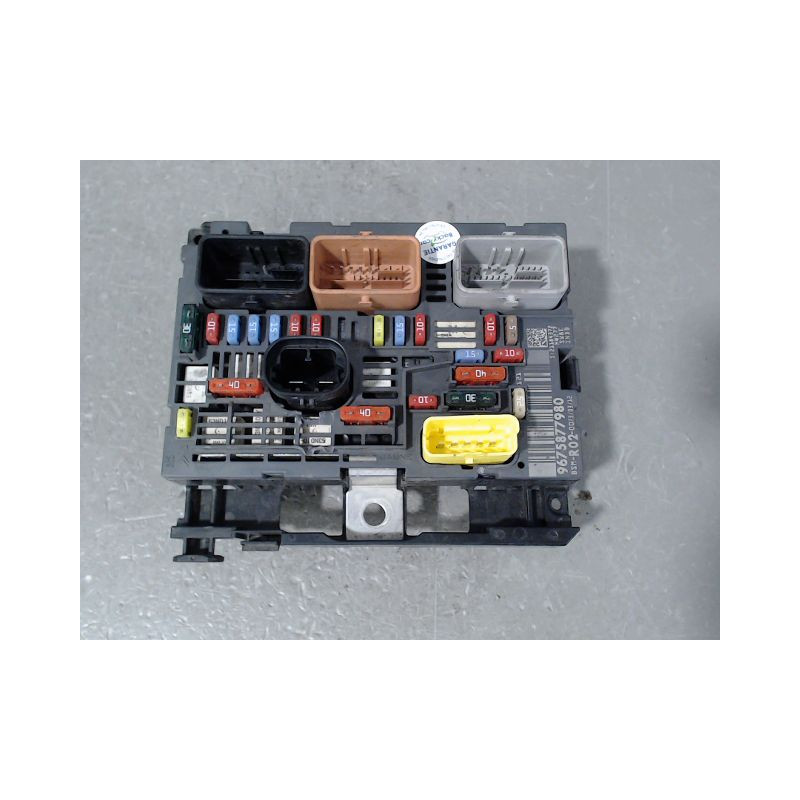 BOITE A FUSIBLES PEUGEOT 3008 2009-