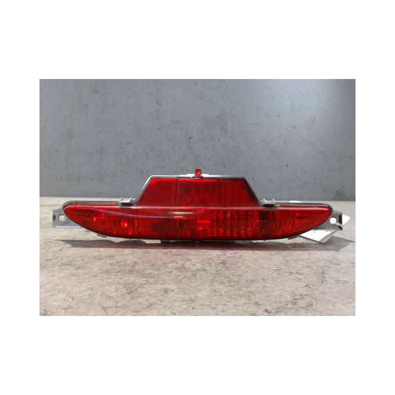 FEU BROUILLARD CENTRAL ARRIERE PEUGEOT 208
