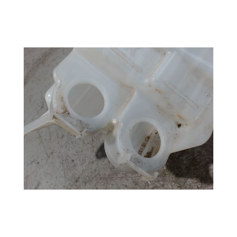 RESERVOIR LAVE-GLACE AVANT TOYOTA RAV4 2006