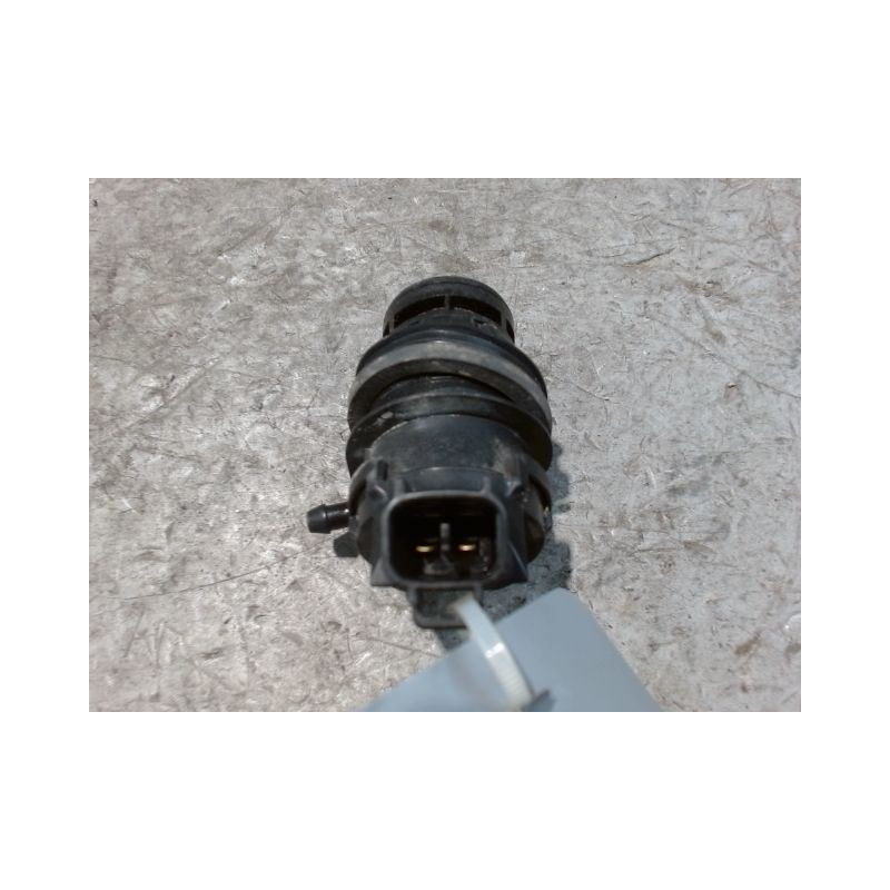 POMPE LAVE-GLACE AVANT TOYOTA RAV4 2006