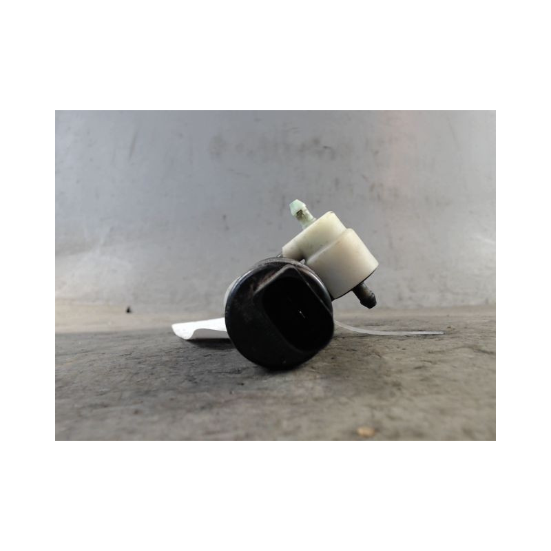 POMPE LAVE-GLACE AVANT OPEL CORSA 2010-