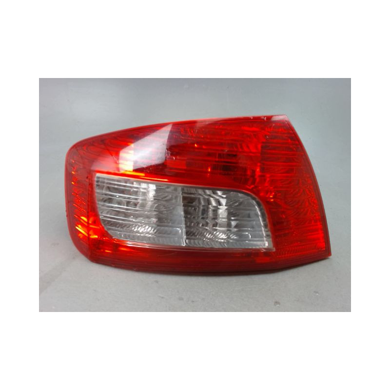 FEU ARRIERE GAUCHE  PEUGEOT 407 BERL. Phase 2 2008-2011