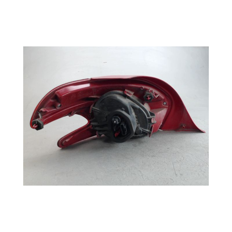 FEU ARRIERE DROIT PEUGEOT 208