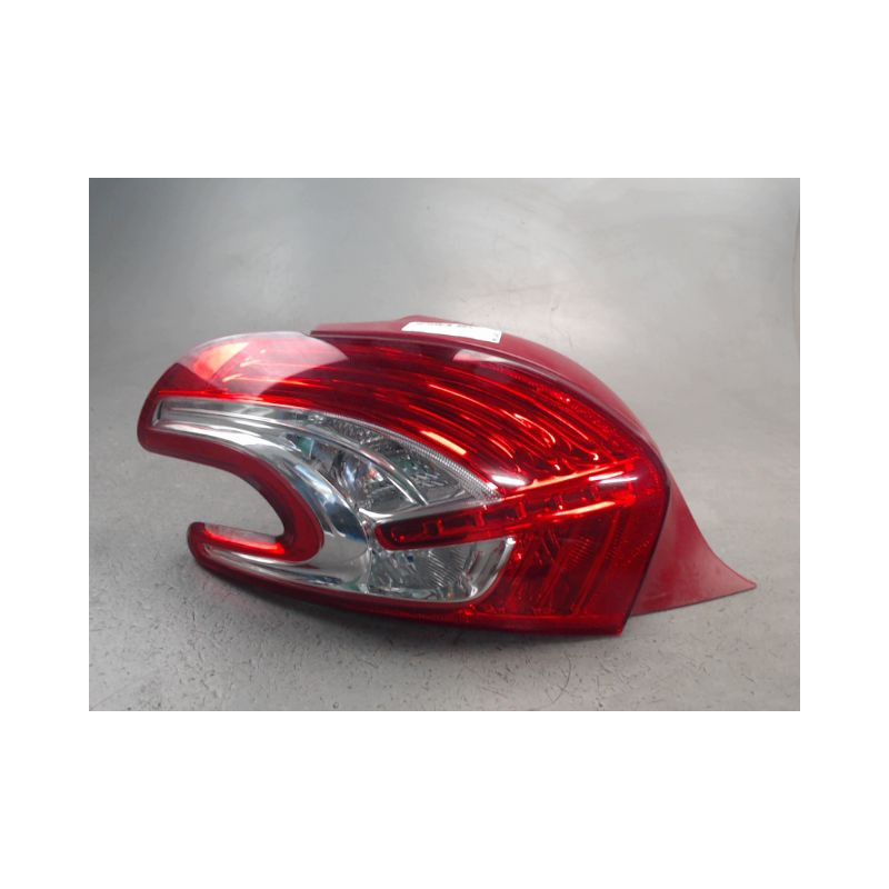 FEU ARRIERE GAUCHE  PEUGEOT 208