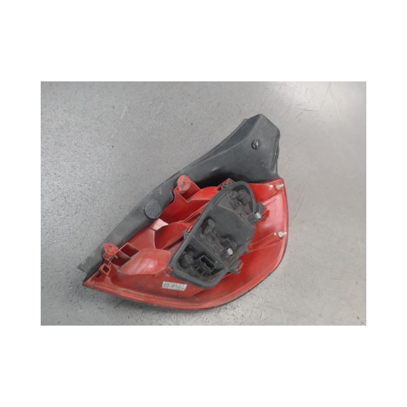 FEU ARRIERE GAUCHE  RENAULT CLIO